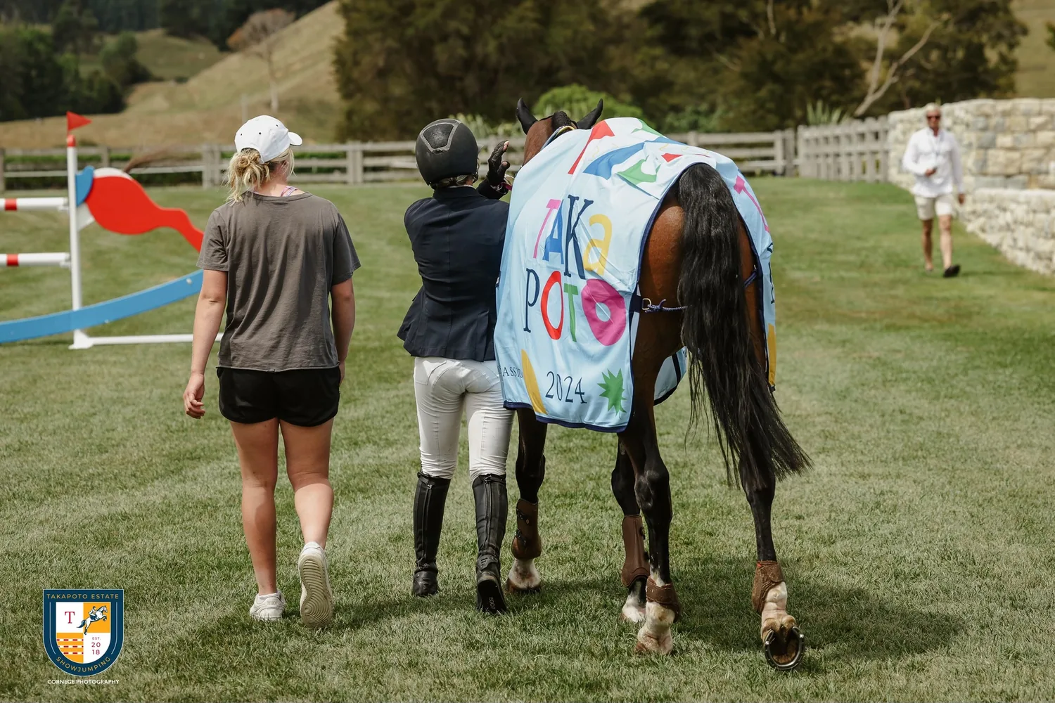Prize-giving with branded rugs